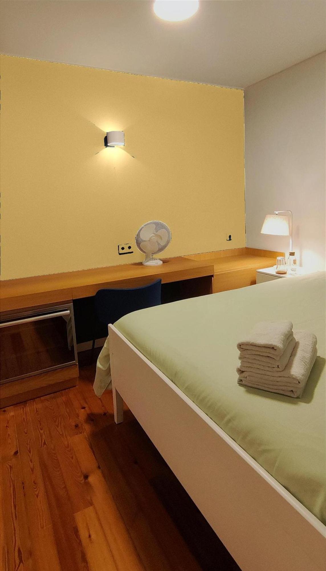 Shared Accommodation In Bairro Alto - Chiado Lisbona Esterno foto