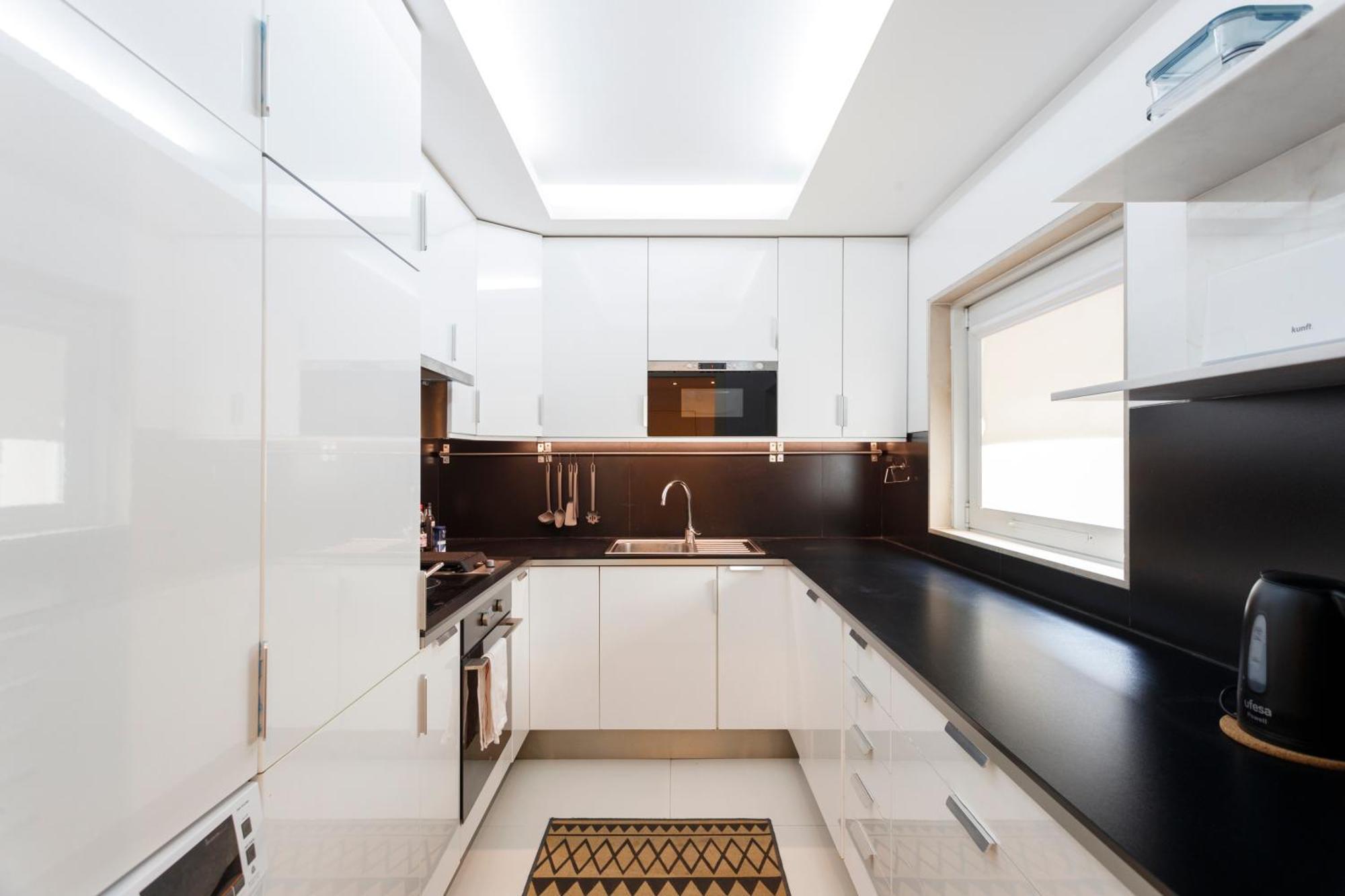 Shared Accommodation In Bairro Alto - Chiado Lisbona Esterno foto