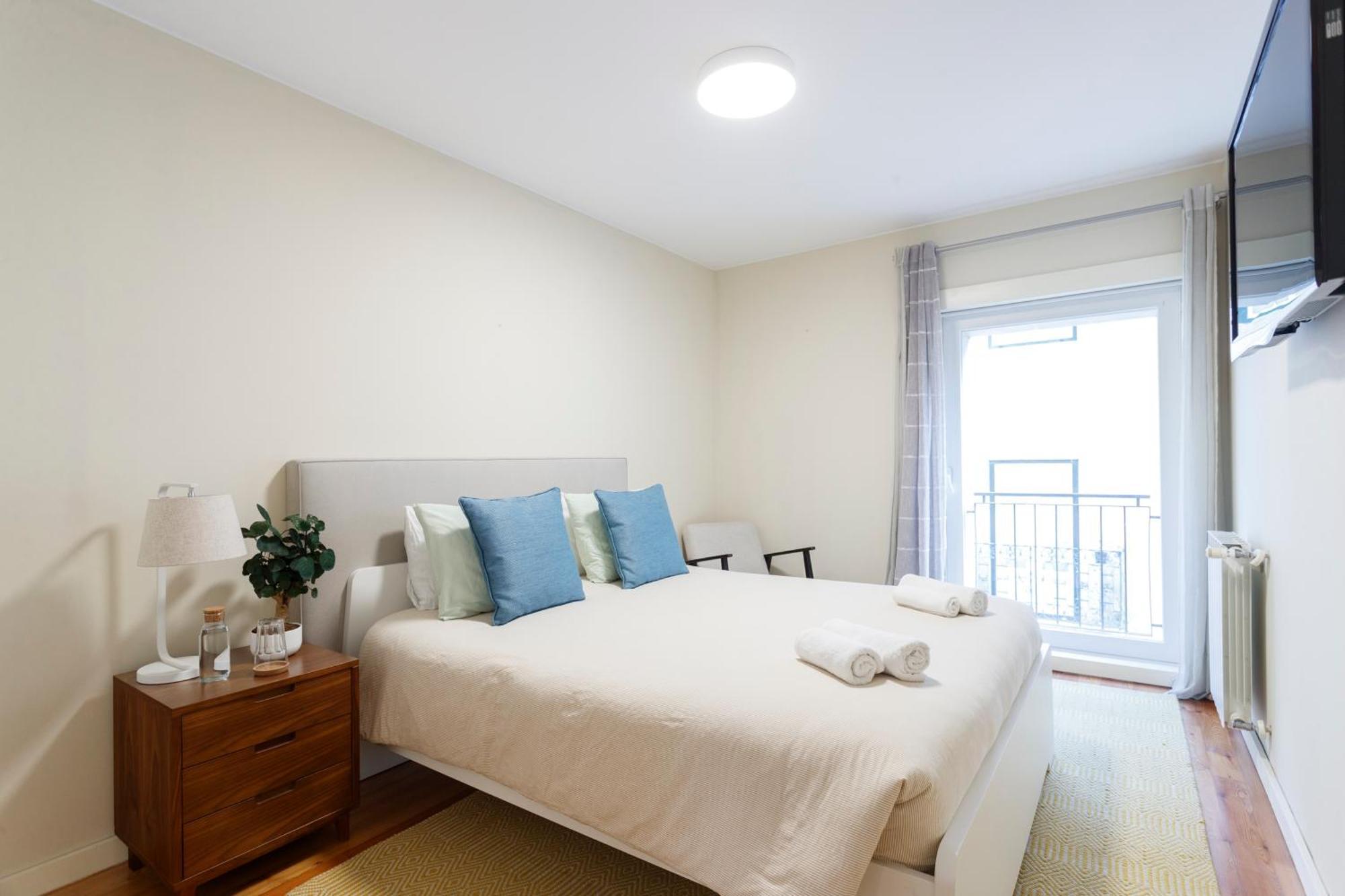 Shared Accommodation In Bairro Alto - Chiado Lisbona Esterno foto