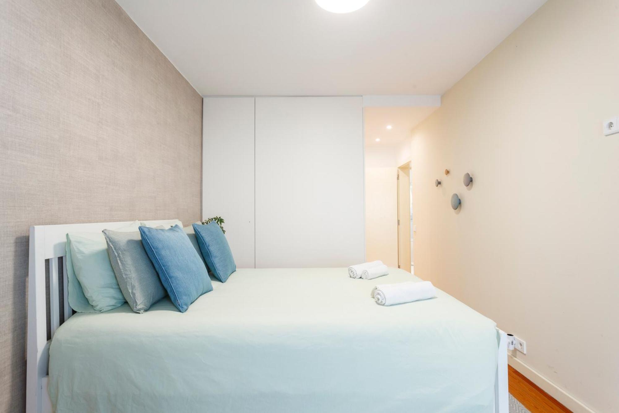 Shared Accommodation In Bairro Alto - Chiado Lisbona Esterno foto