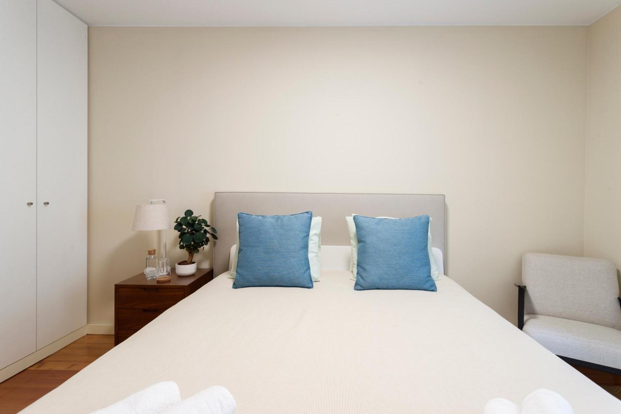 Shared Accommodation In Bairro Alto - Chiado Lisbona Esterno foto