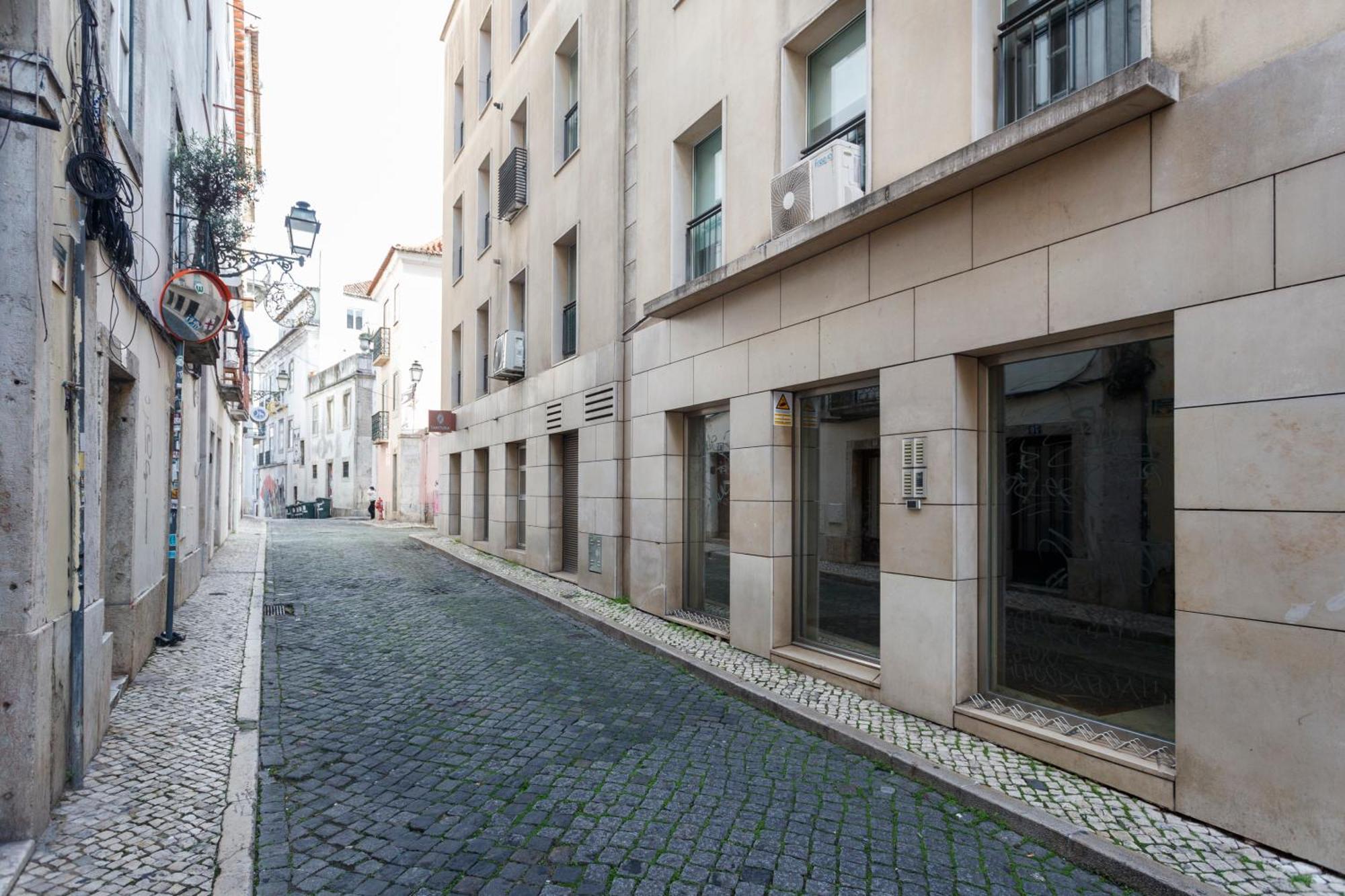 Shared Accommodation In Bairro Alto - Chiado Lisbona Esterno foto