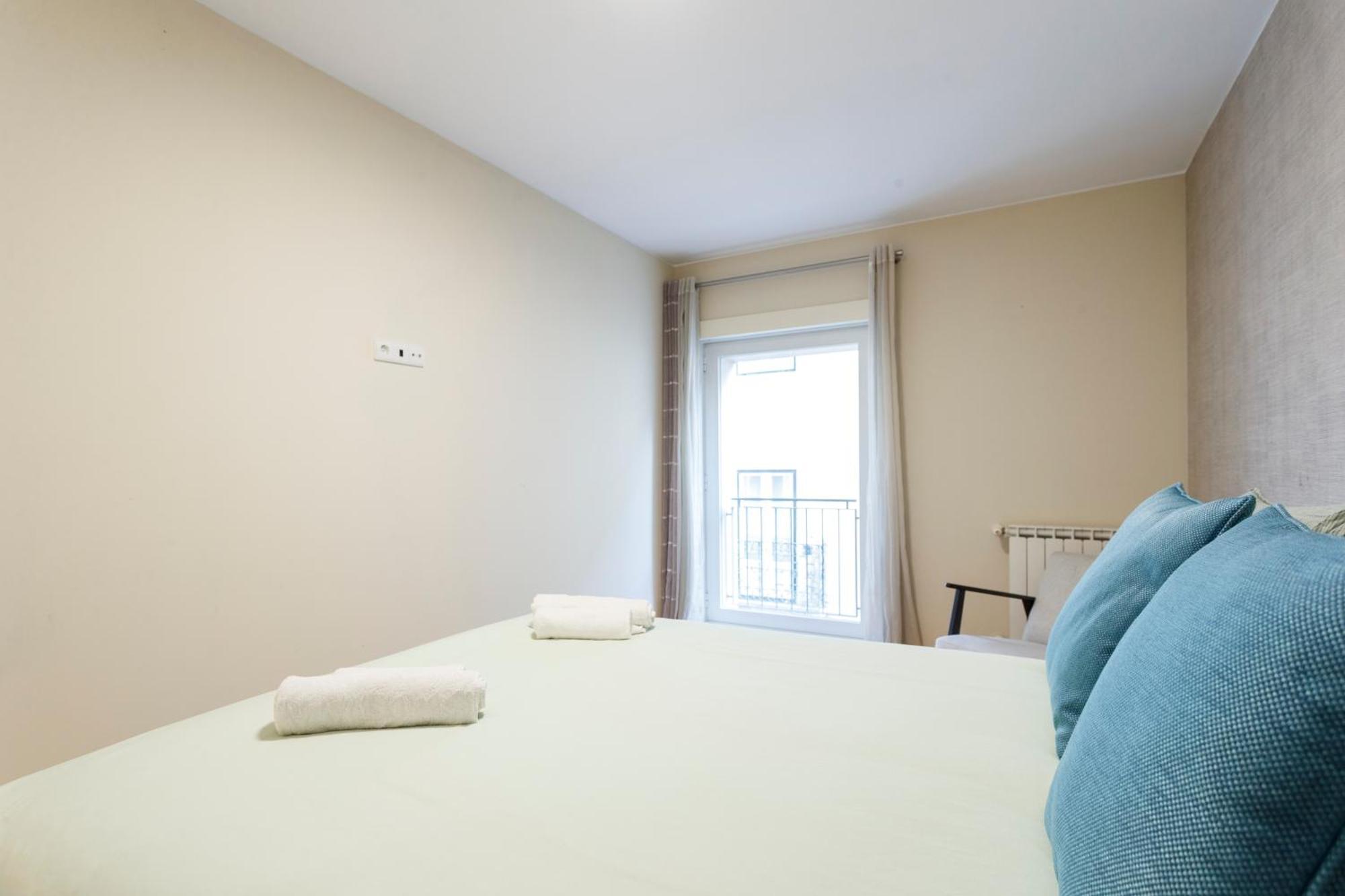 Shared Accommodation In Bairro Alto - Chiado Lisbona Esterno foto