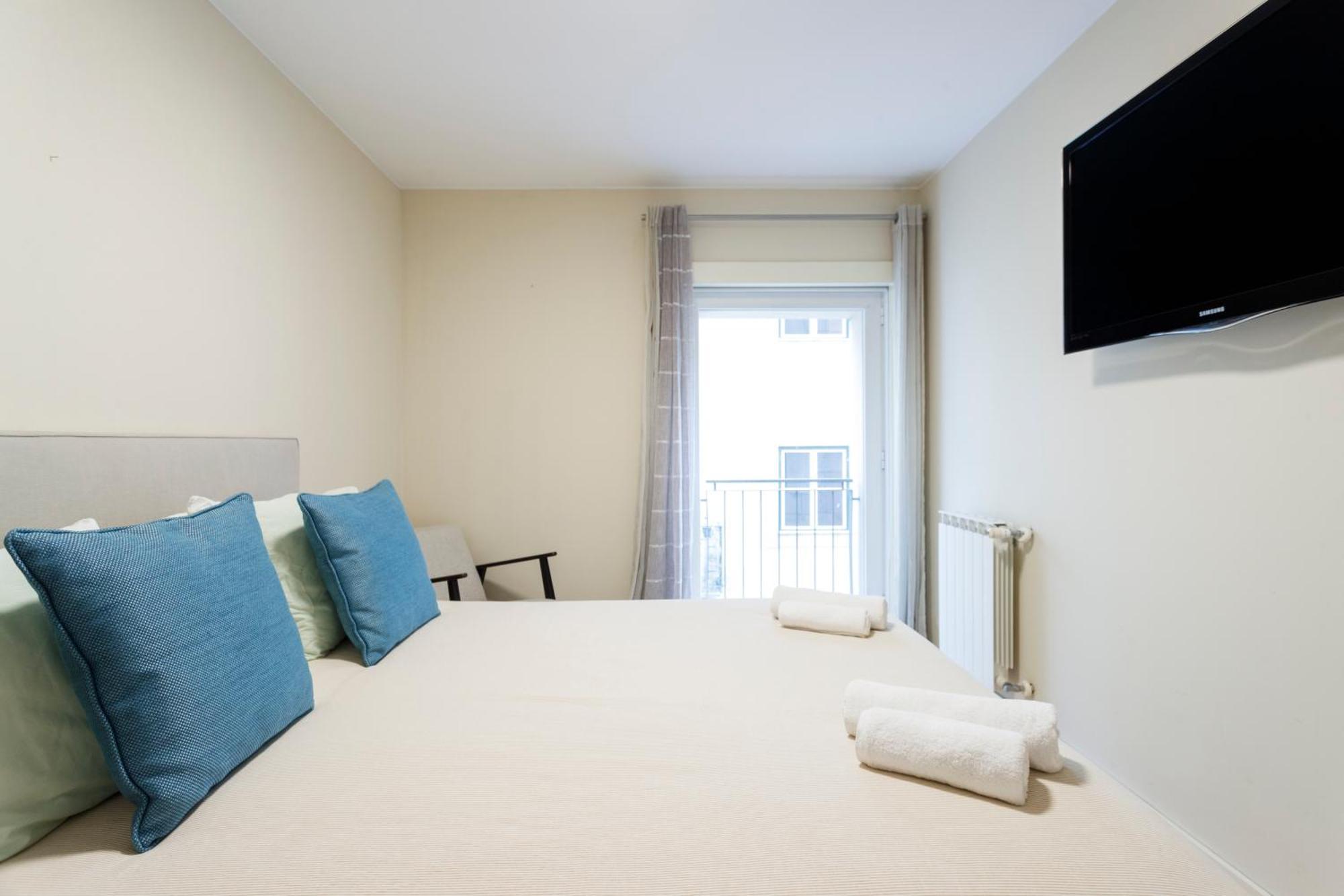 Shared Accommodation In Bairro Alto - Chiado Lisbona Esterno foto
