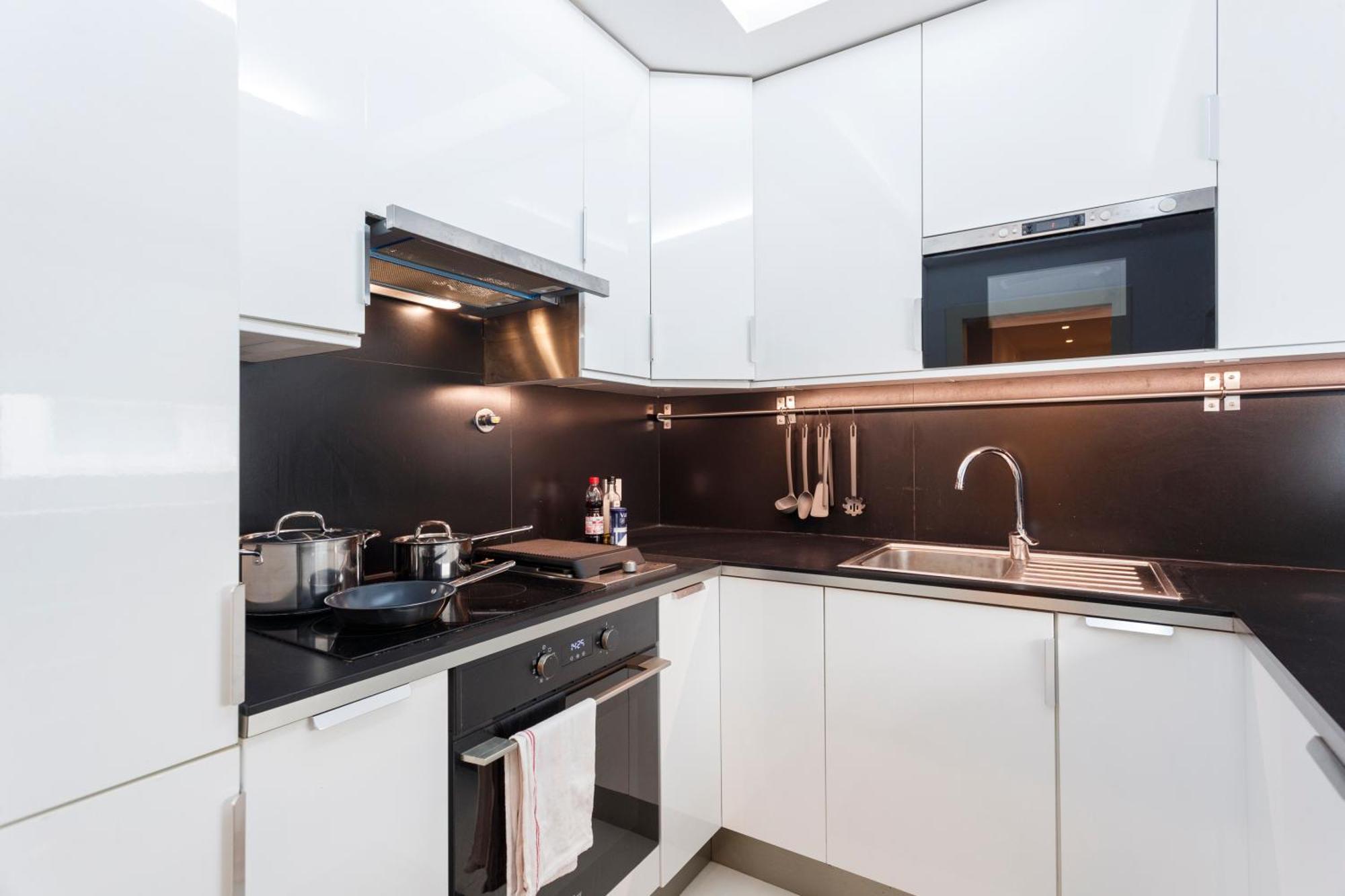 Shared Accommodation In Bairro Alto - Chiado Lisbona Esterno foto